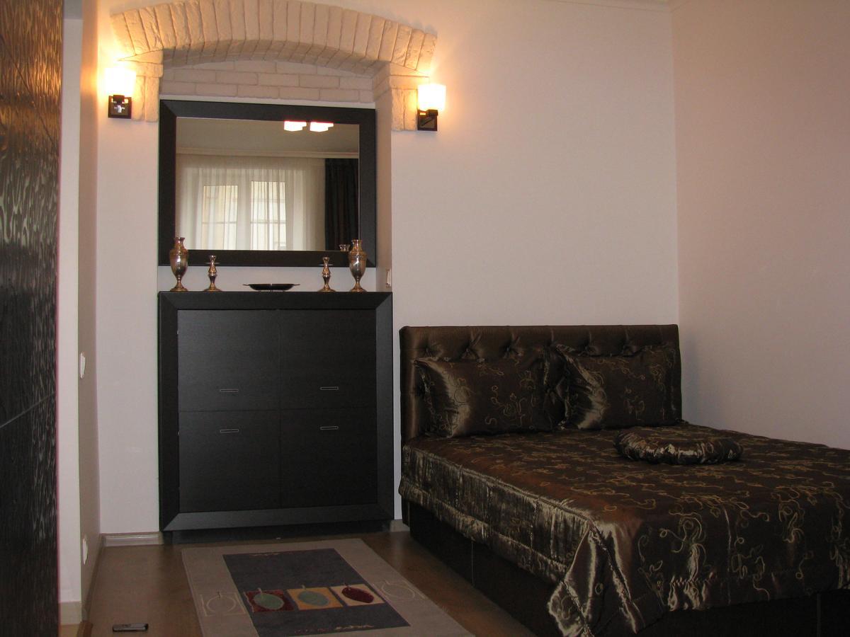 Apartment On Staroievreiska Lviv Exterior photo