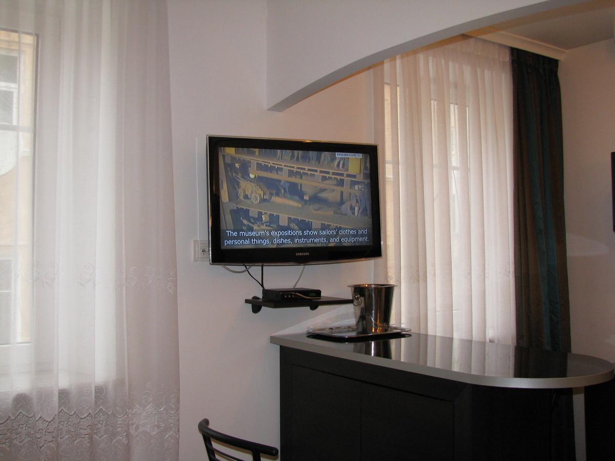 Apartment On Staroievreiska Lviv Exterior photo