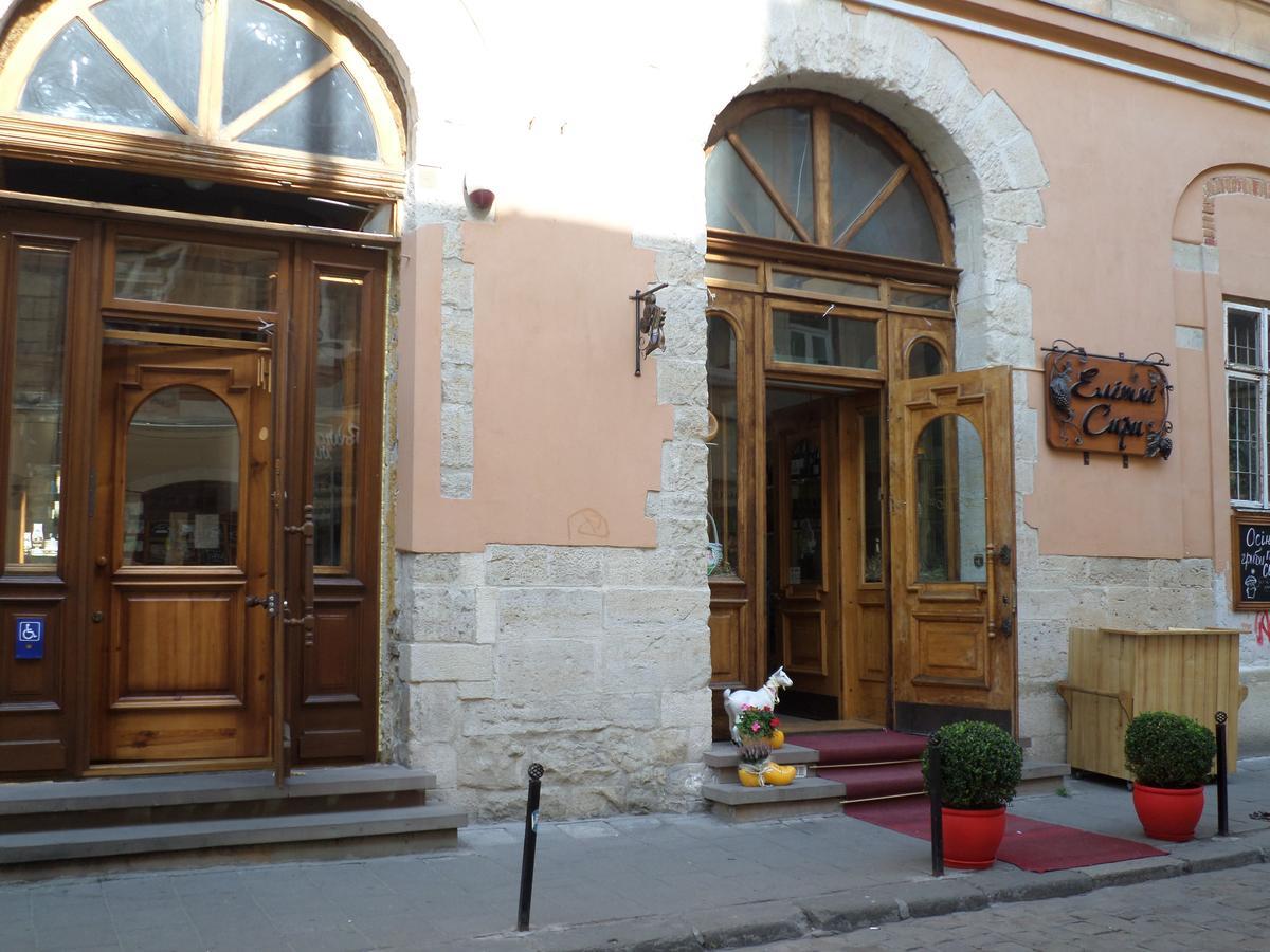 Apartment On Staroievreiska Lviv Exterior photo